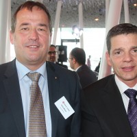 Da sinistra: Daniel Wetzler (Auto Outlet AG) e Markus Hesse (Consiglio centrale dell UPSA)